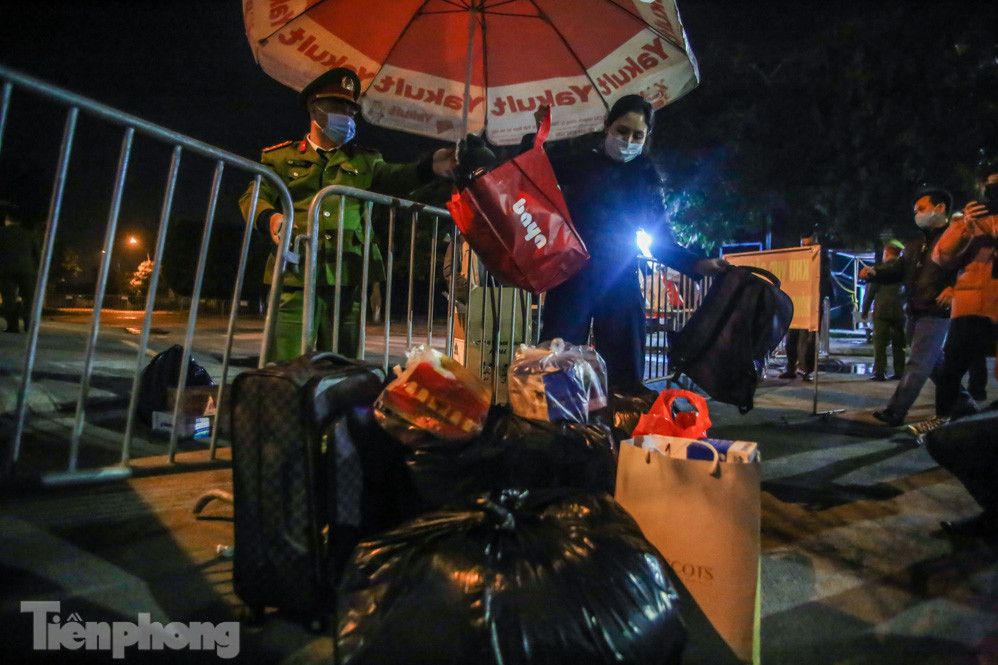 15 học sinh trường Tiểu học Xuân Phương hết cách ly tập trung, về nhà ăn Tết ảnh 11