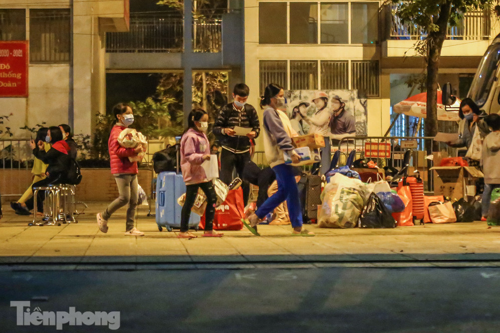 15 học sinh trường Tiểu học Xuân Phương hết cách ly tập trung, về nhà ăn Tết ảnh 9