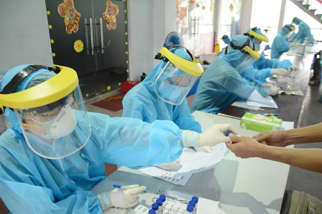 Tiết lộ hành trình chi tiết đưa bệnh nhân phi công mắc COVID-19 về Anh ảnh 3 Tiết lộ hành trình chi tiết đưa bệnh nhân phi công mắc COVID-19 về Anh ảnh 3