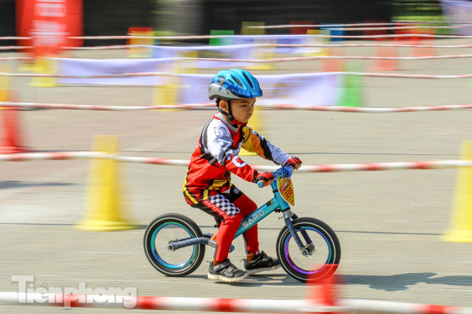  Hàng trăm tay lái 3 tuổi đua trên xe thăng bằng ở Hà Nội ảnh 11