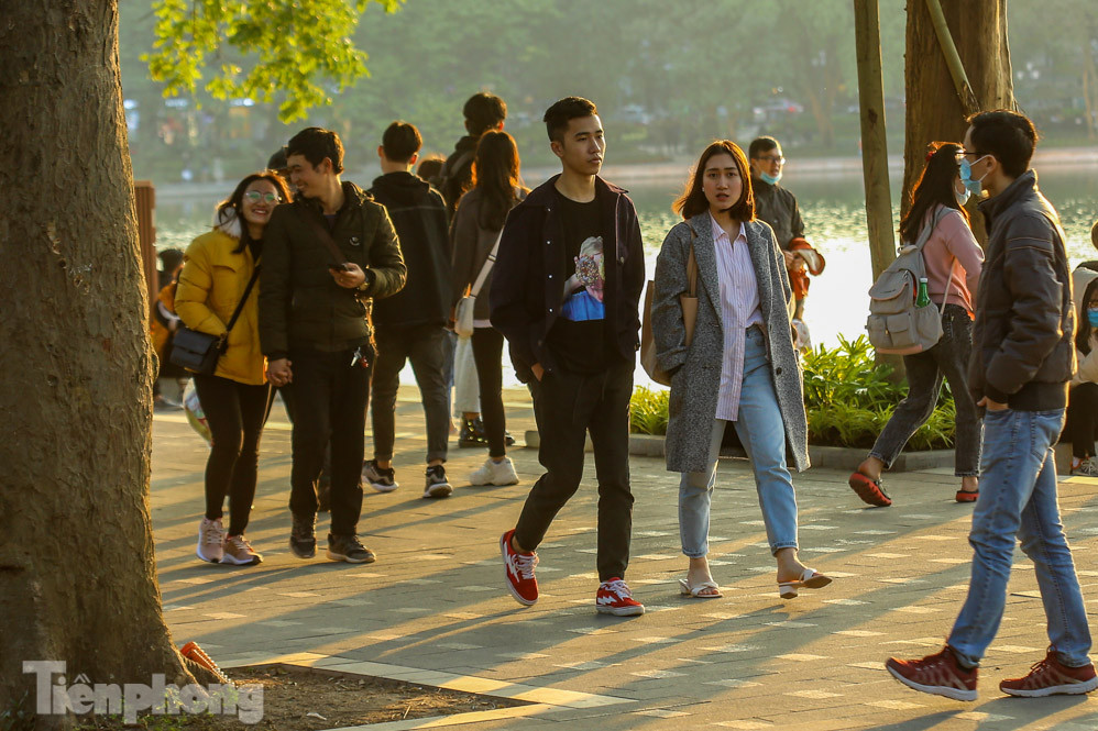 COVID-19 diễn biến phức tạp, người dân vẫn thờ ơ việc đeo khẩu trang ảnh 7