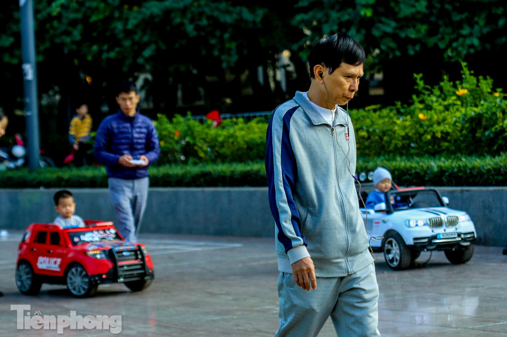 COVID-19 diễn biến phức tạp, người dân vẫn thờ ơ việc đeo khẩu trang ảnh 10