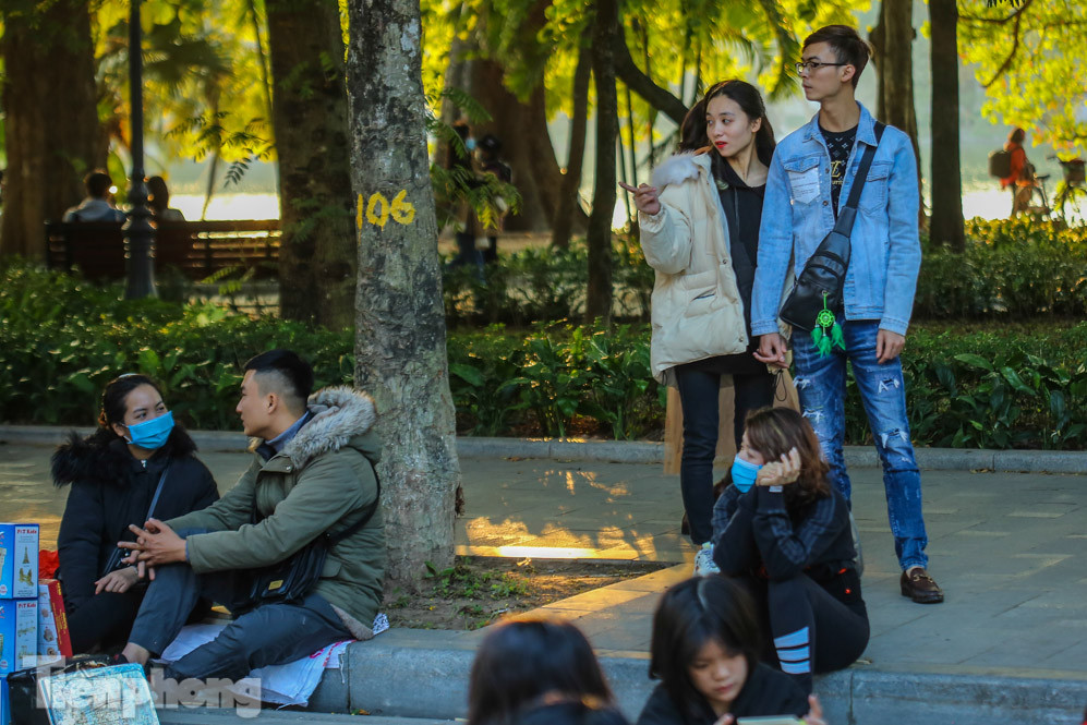 COVID-19 diễn biến phức tạp, người dân vẫn thờ ơ việc đeo khẩu trang ảnh 4