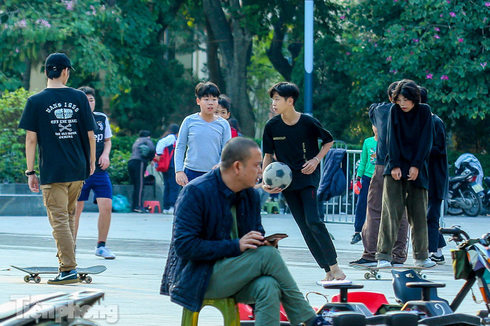 COVID-19 diễn biến phức tạp, người dân vẫn thờ ơ việc đeo khẩu trang ảnh 9