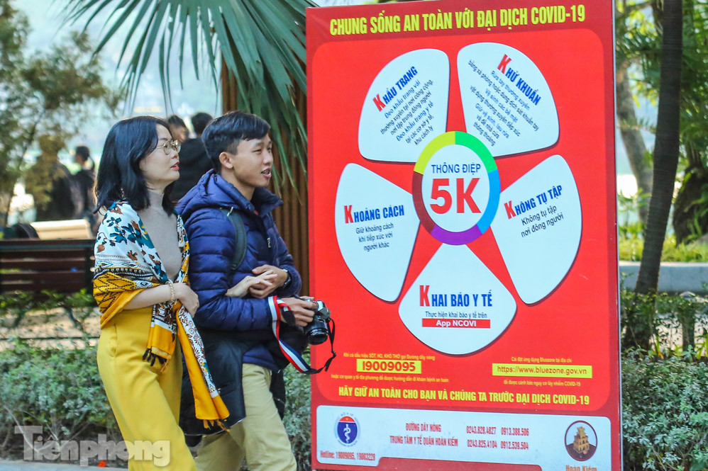 COVID-19 diễn biến phức tạp, người dân vẫn thờ ơ việc đeo khẩu trang ảnh 6