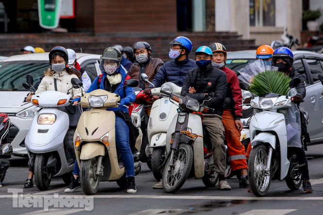 Trời rét đậm đột ngột, người Hà Nội co ro trong nhiều lớp áo ảnh 8