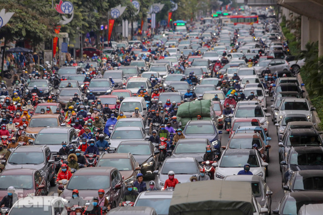 Trời rét đậm đột ngột, người Hà Nội co ro trong nhiều lớp áo ảnh 16