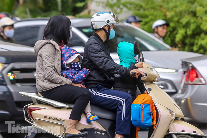 Trời rét đậm đột ngột, người Hà Nội co ro trong nhiều lớp áo ảnh 5