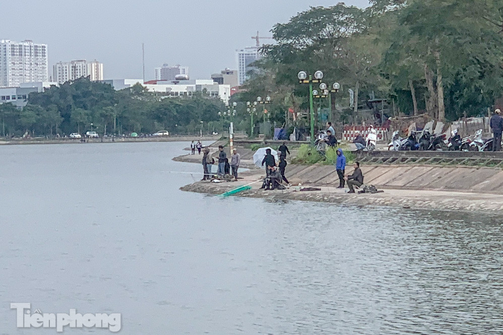 'Hô biến' hồ Định Công thành nơi câu cá dịch vụ, hốt bạc triệu mỗi ngày ảnh 8