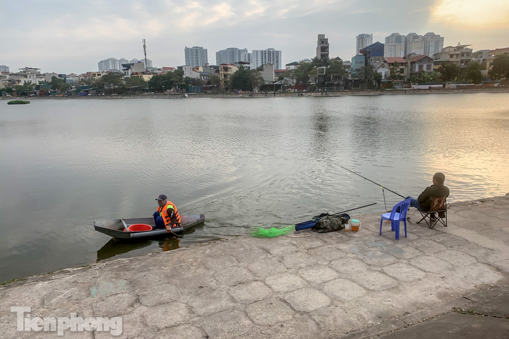 'Hô biến' hồ Định Công thành nơi câu cá dịch vụ, hốt bạc triệu mỗi ngày ảnh 5