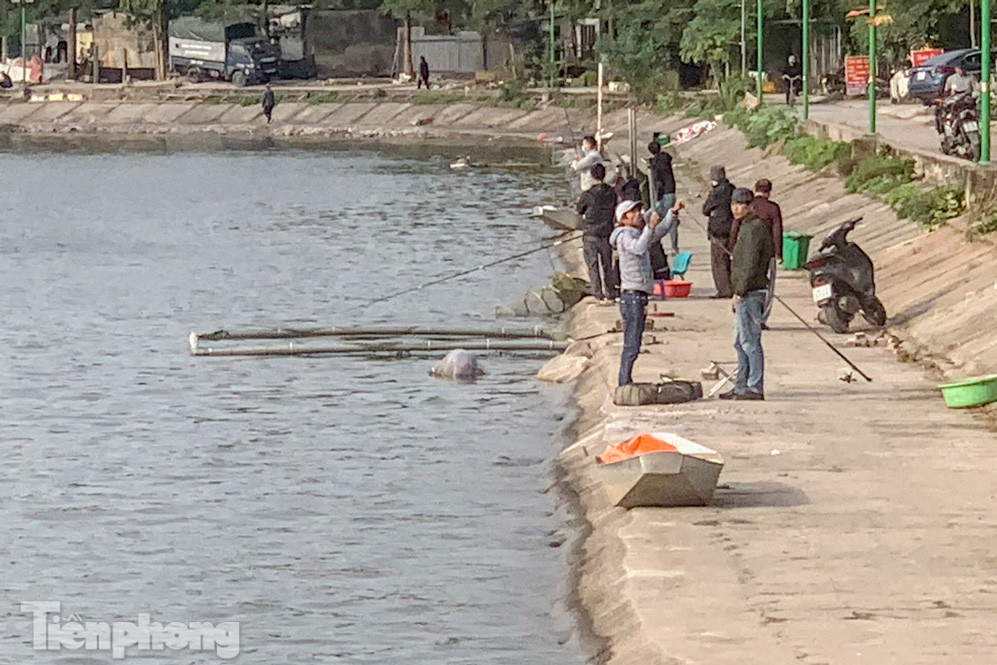 'Hô biến' hồ Định Công thành nơi câu cá dịch vụ, hốt bạc triệu mỗi ngày ảnh 10