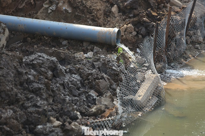 Công trường xây dựng cống thu gom nước thải 'khủng' bao quanh sông Tô Lịch ảnh 7