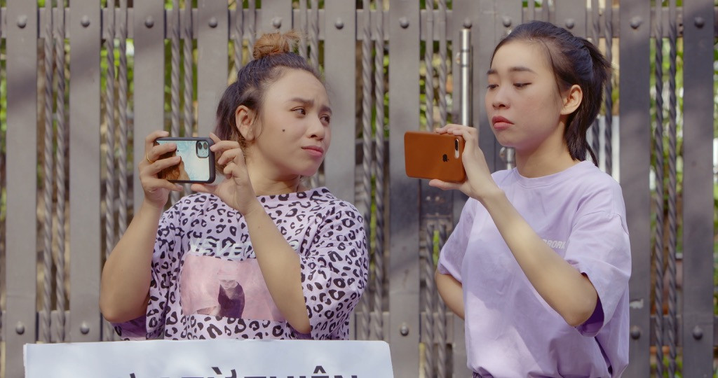 Minh Dự giả gái, “cà khịa” duyên dáng cách làm từ thiện trong mùa dịch ảnh 4