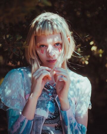 AURORA Giọng ca thì thầm trong “Frozen 2” ra mắt MV cho bài hát nhạc phim “The Secret Garden“ ảnh 3