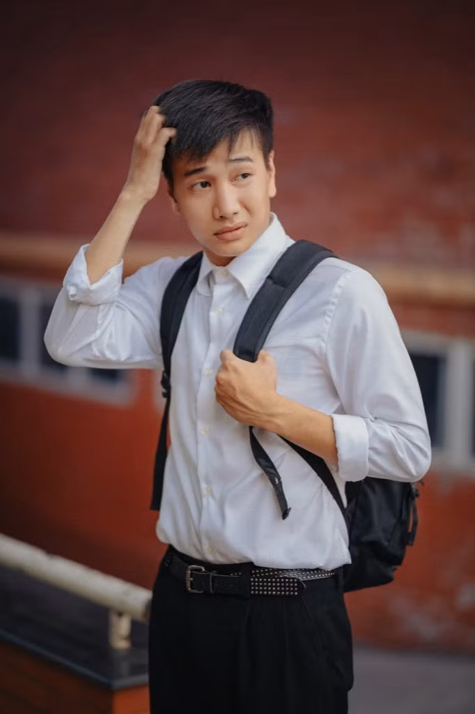 Đón chào mùa tựu trường, Lou Hoàng tung ngay MV “Bạn Cấp 3” đậm chất thanh xuân ảnh 5