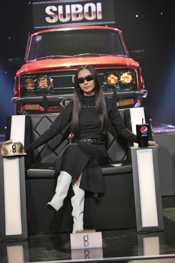 “Bà mẹ một con” Suboi bất ngờ xuất hiện căng đét giữa dàn các rapper đình đám ảnh 3