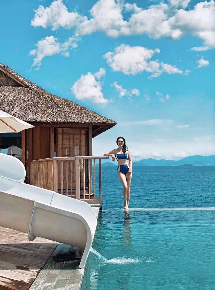 Sao Việt 24H: Bảo Thy khoe dáng ở biển, Hương Tràm ra mắt ca khúc mới mà cực quen ảnh 5