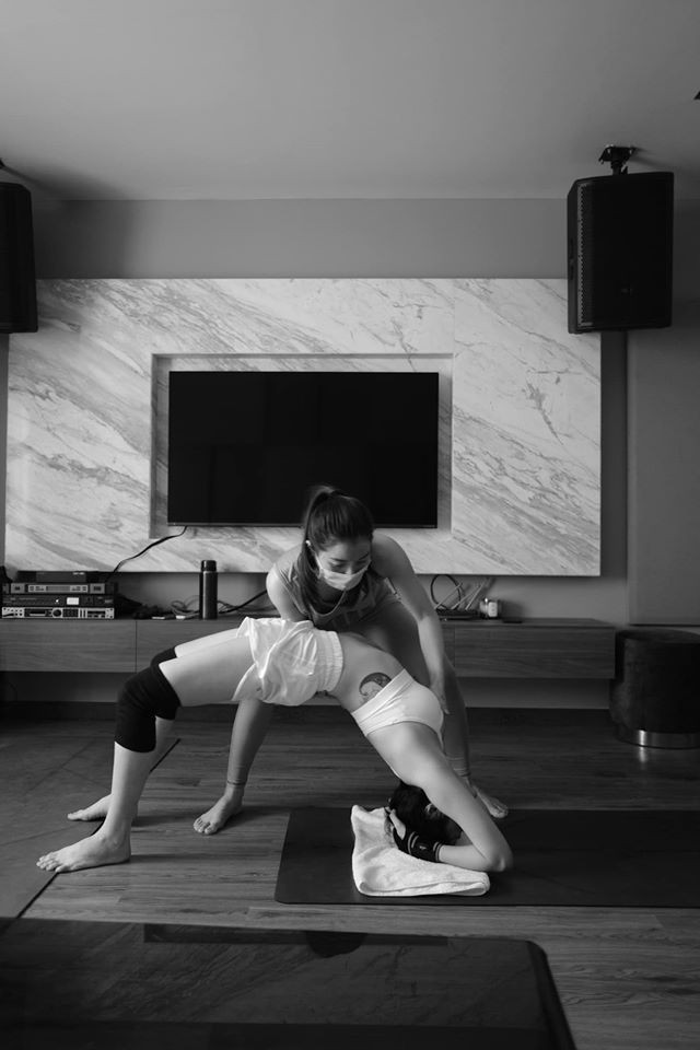 Dàn mỹ nhân Việt khoe eo thon dáng chuẩn khi tự tập luyện tại nhà ảnh 3