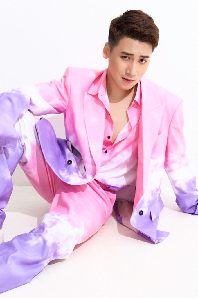 Huy Cung đón tuổi mới bằng bộ ảnh “hường phấn”, làm vlog tặng fan nhân dịp sinh nhật ảnh 4