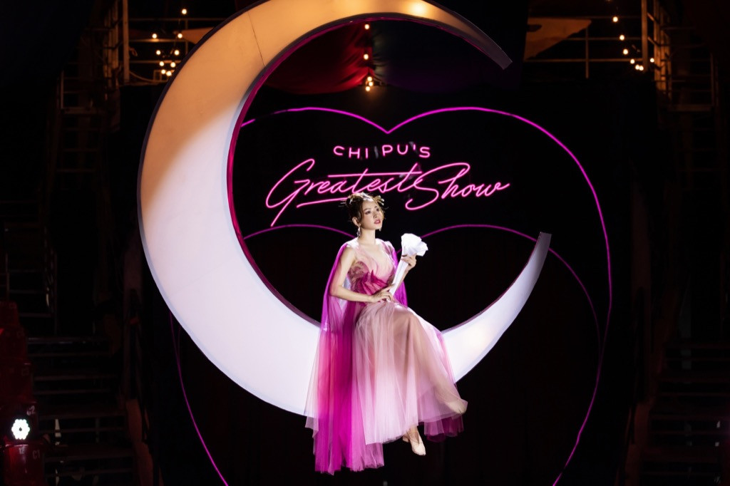 Chi Pu liều lĩnh làm mới hit “So Far” của Binz trong tập 2 ”Chi Pu's Greatest Show“ ảnh 2