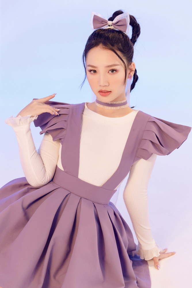 AMEE hóa thân thành bà nội trợ cực cute “dạy bảo” người yêu trong MV “Mama Boy“ ảnh 1