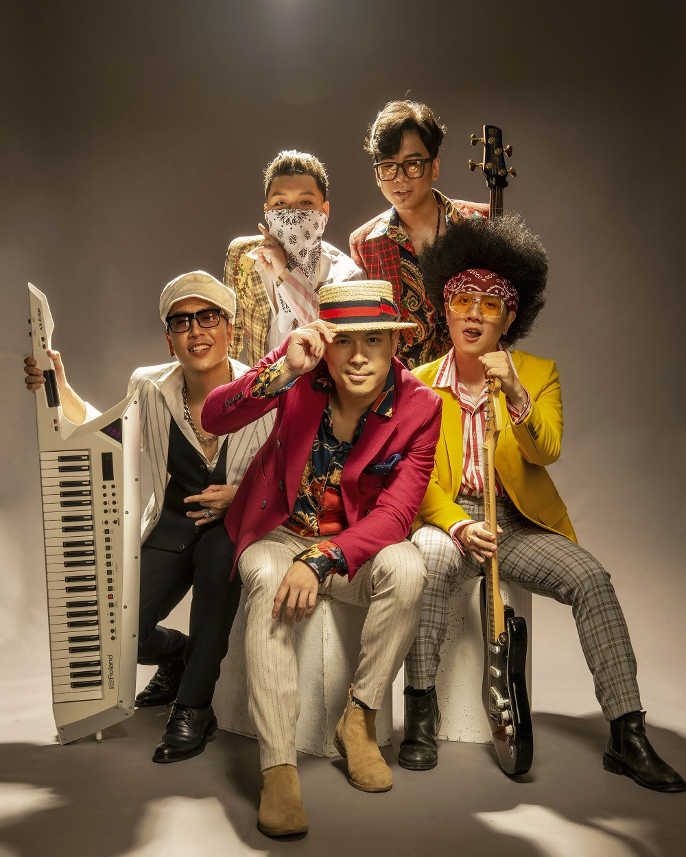 Trương Thế Vinh hé lộ hình ảnh cùng ban nhạc “Voi Biển”, úp mở việc trở lại với âm nhạc ảnh 2