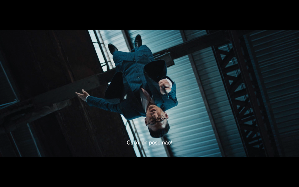 Isaac cực khổ hóa soái ca điệp viên nhưng fan chỉ lo “cà khịa”... cây súng nước ảnh 9