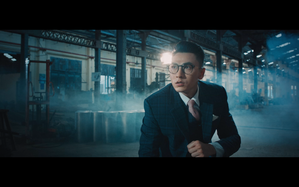 Isaac cực khổ hóa soái ca điệp viên nhưng fan chỉ lo “cà khịa”... cây súng nước ảnh 1