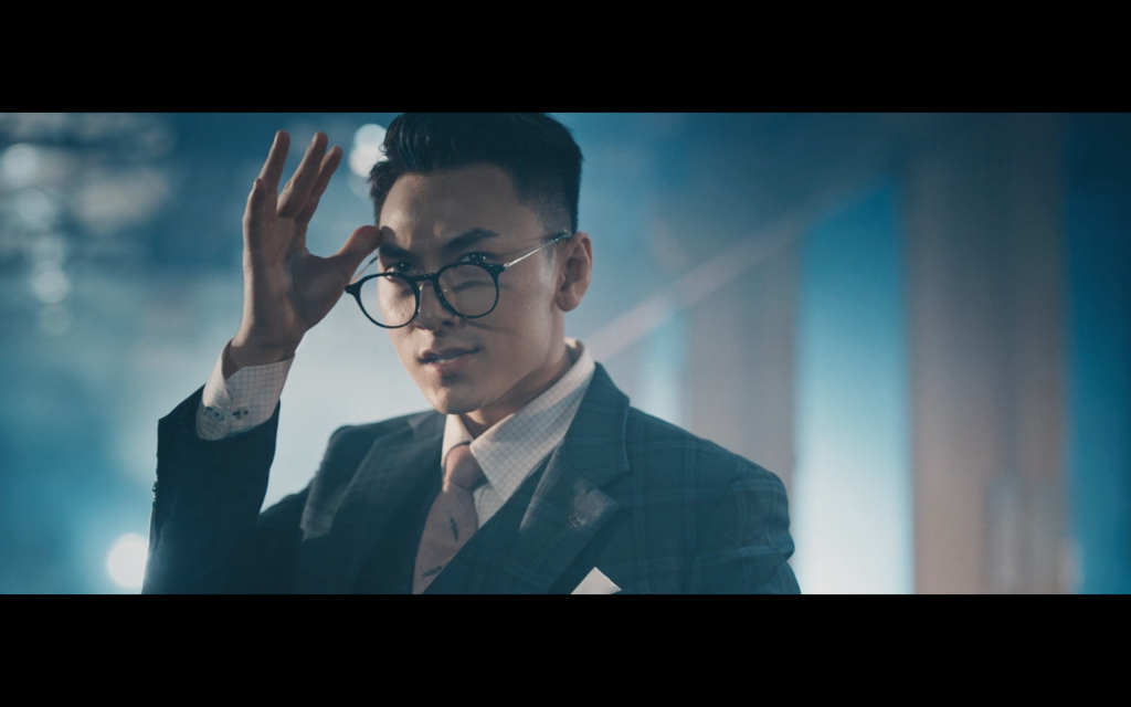 Isaac cực khổ hóa soái ca điệp viên nhưng fan chỉ lo “cà khịa”... cây súng nước ảnh 2