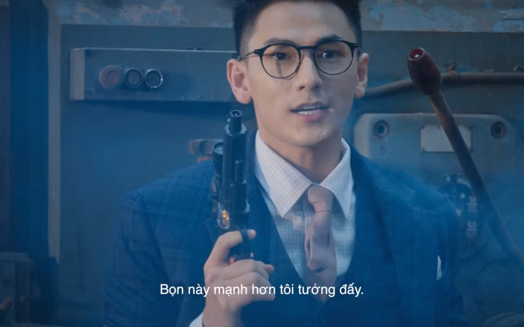 Isaac cực khổ hóa soái ca điệp viên nhưng fan chỉ lo “cà khịa”... cây súng nước ảnh 7