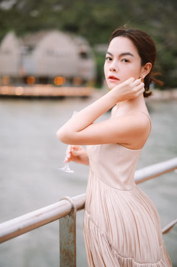 Phạm Quỳnh Anh nối tiếp loạt hit “Tình Yêu Cao Thượng” với lá thư gửi người đến sau ảnh 1