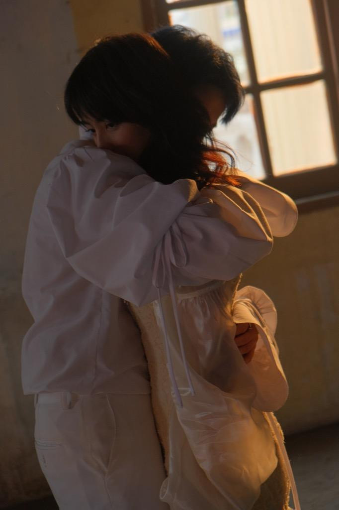 Giải mã loạt ẩn ý đằng sau những cảnh ngọt ngào của Gil Lê và nữ chính trong MV mới ảnh 7