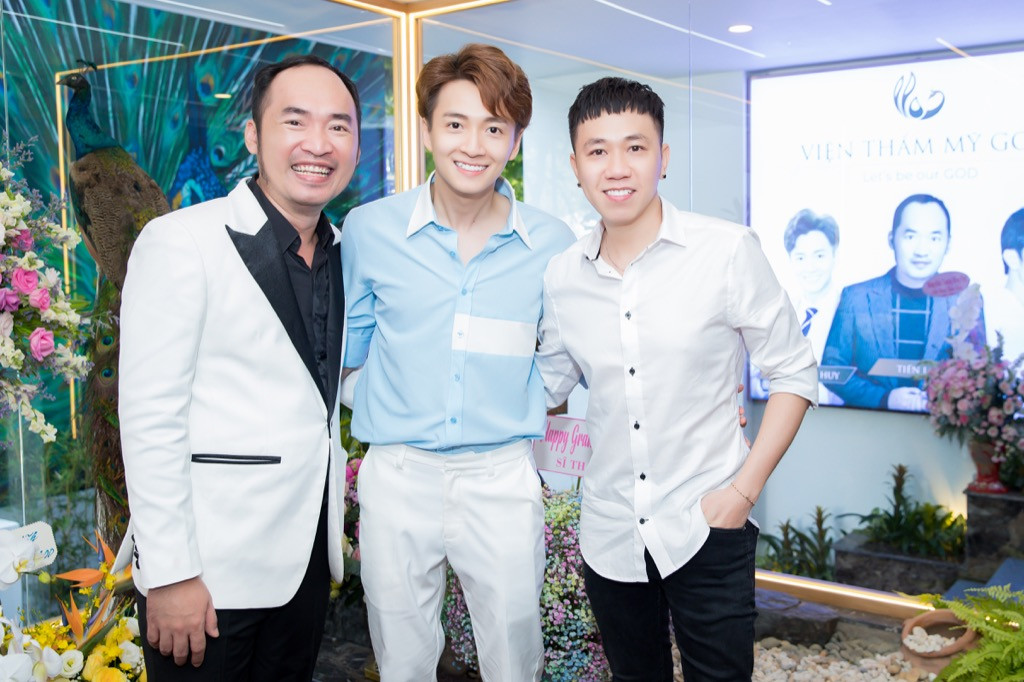 Trường Giang, Ninh Dương Lan Ngọc chúc mừng Ngô Kiến Huy lên chức ông chủ ảnh 5