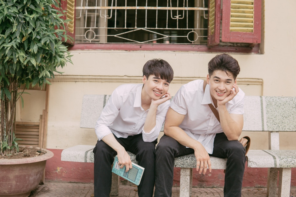 Tun Phạm và Ma Ran Đô trong MV "Tình Nào Không Như Tình Đầu" của Trung Quân Danh tính bộ đôi mỹ nam đang khiến dân tình “liêu xiêu” trong MV mới của Trung Quân ảnh 1