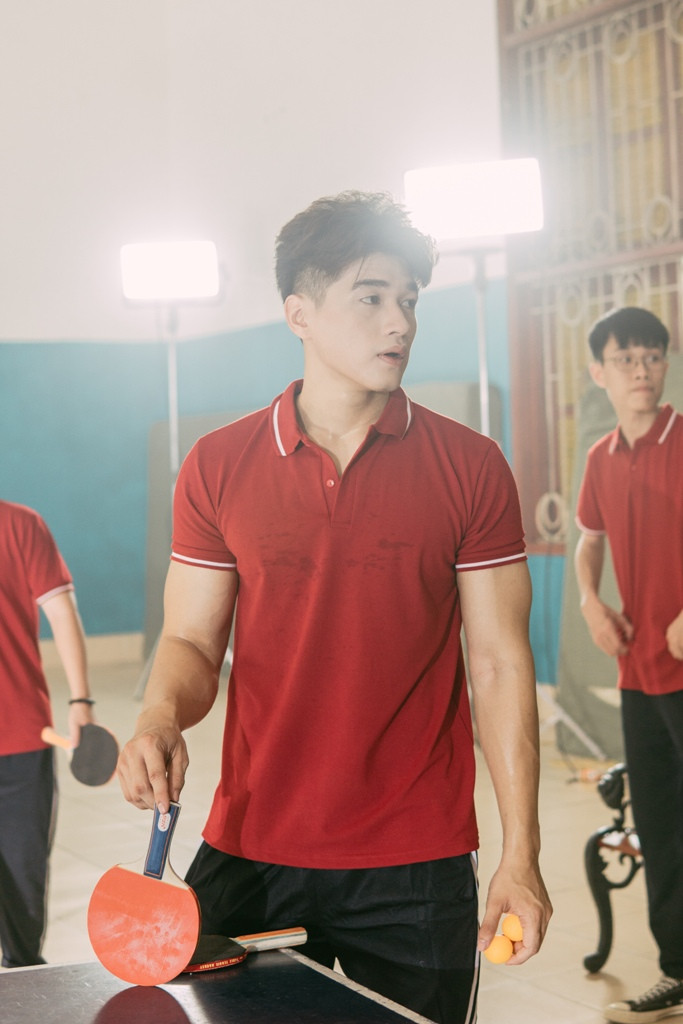Ngoài đời, Ma Ran Đô chơi được khá nhiều môn thể thao. Danh tính bộ đôi mỹ nam đang khiến dân tình “liêu xiêu” trong MV mới của Trung Quân ảnh 7
