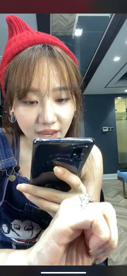 Sao Việt 24H: Hải Triều - Quang Trung nấu bò nhiệt đới, Hari Won “lộ” nhẫn kim cương ảnh 8