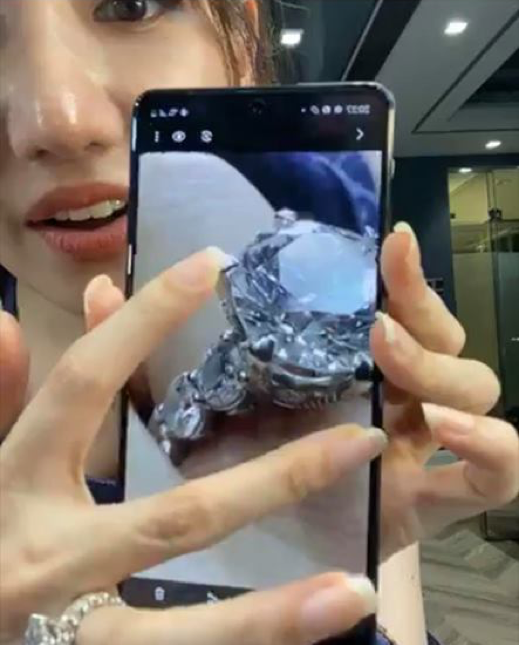 Sao Việt 24H: Hải Triều - Quang Trung nấu bò nhiệt đới, Hari Won “lộ” nhẫn kim cương ảnh 9