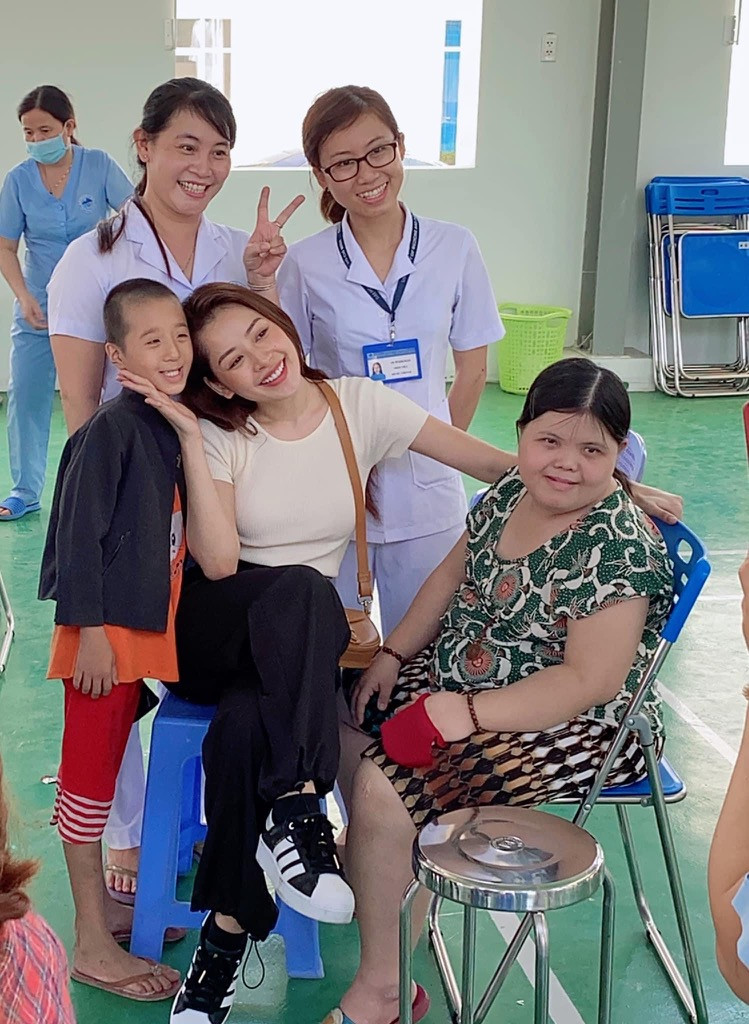 Chi Pu hóa “chị Hằng” mang niềm vui Trung Thu đến với những mảnh đời khó khăn ảnh 3