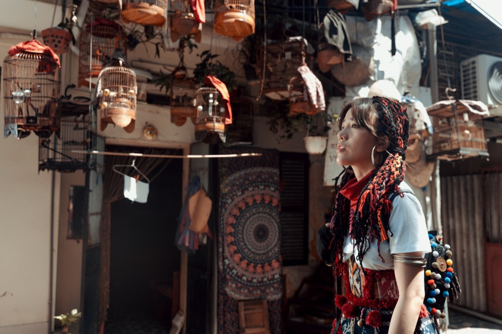 Phùng Khánh Linh chia sẻ áp lực khi về “chung nhà” với Taylor Swift, Lady Gaga ảnh 1