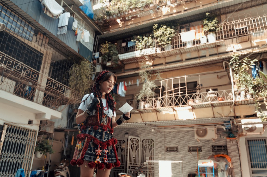 Phùng Khánh Linh chia sẻ áp lực khi về “chung nhà” với Taylor Swift, Lady Gaga ảnh 3