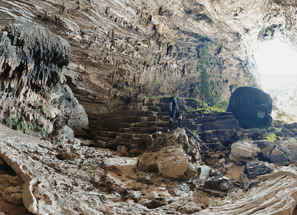 Quá khó để tới được Sơn Đoòng? Khám phá ngay hang Tú Làn cũng kỳ vĩ không kém! ảnh 7