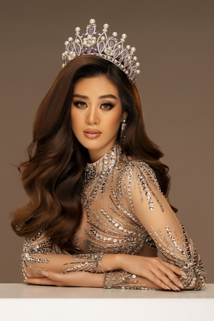 Sao Việt 24H: Hoa hậu Tiểu Vy khoe ảnh cực chất, Jun Phạm lộ cơ bắp săn chắc ảnh 4