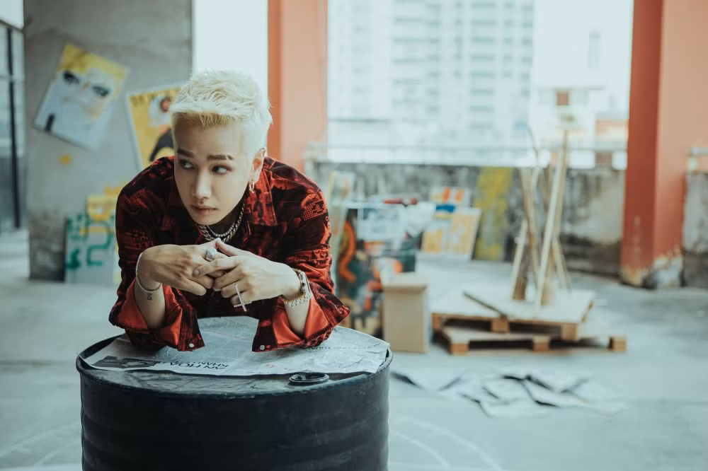 Lou Hoàng “lột xác” hình ảnh, chọn phong cách Hip-Hop “cool ngầu” cho MV mới ảnh 2