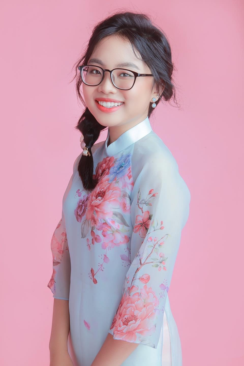 Phương Mỹ Chi tái xuất sân khấu trước khi bước vào năm học cuối cấp quan trọng ảnh 2