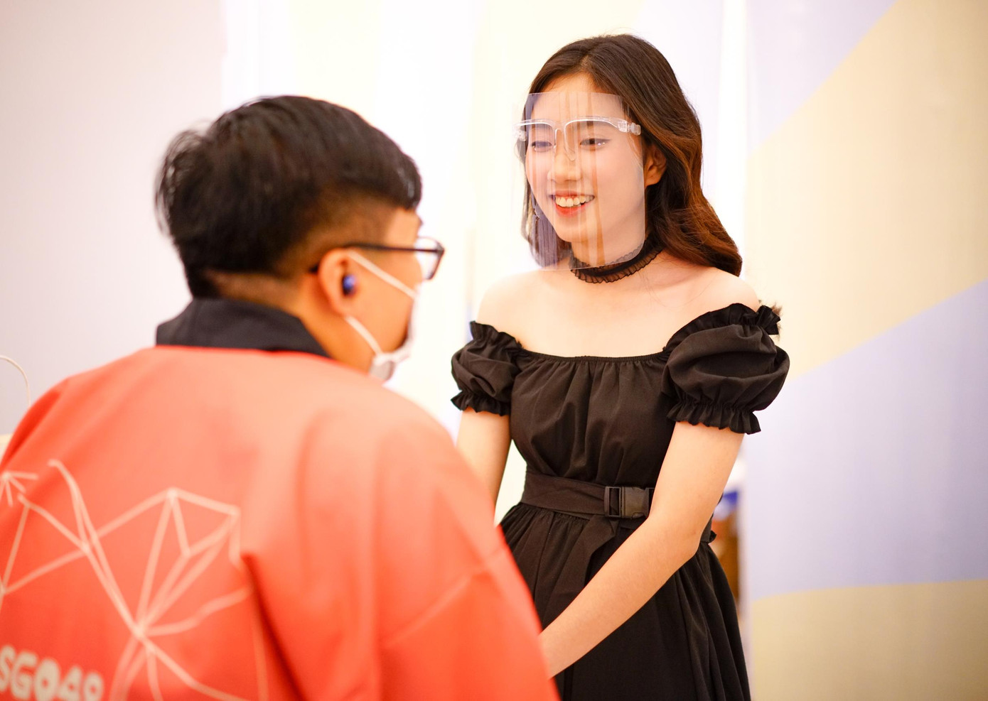 Các thành viên nhóm SGO48 mang mặt nạ phòng dịch để bắt tay với hơn 1000 fan ảnh 5