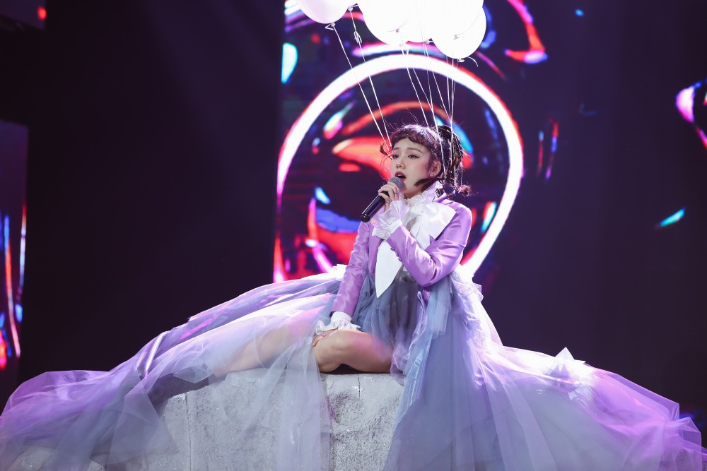 Noo Phước Thịnh hóa “ông hoàng cô đơn”, Gil Lê “trách cứ người cũ” tại V Heartbeat ảnh 7