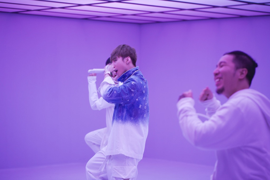 Sơn Tùng M-TP biến trường quay MV thành sân khấu online của “Có Chắc Yêu Là Đây“ ảnh 3