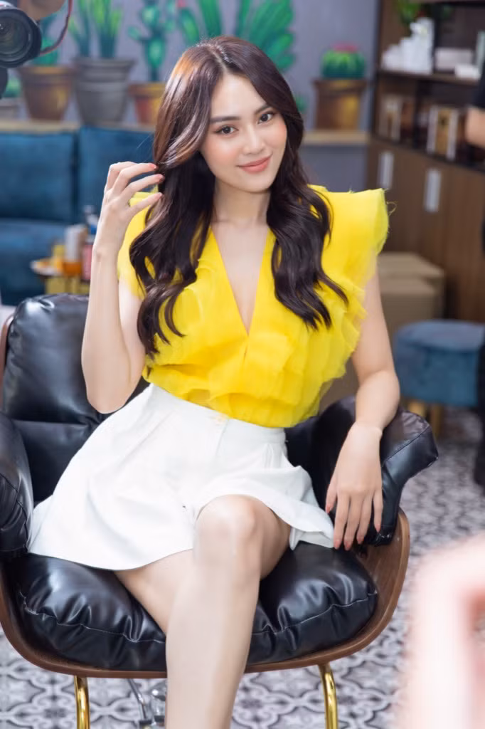 Ninh Dương Lan Ngọc dù sút cân vẫn rạng rỡ, Văn Mai Hương diện đầm lệch vai cuốn hút ảnh 3