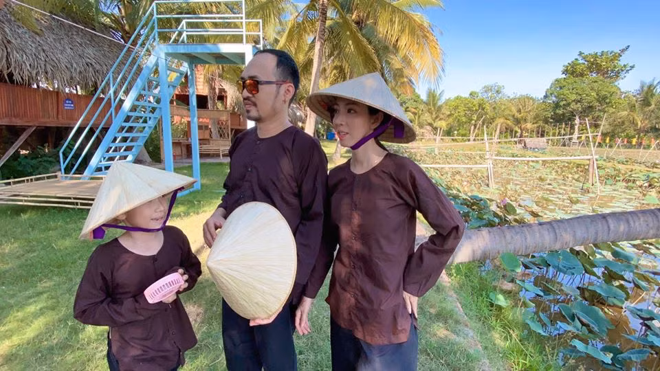 Sao Việt 24H: Đông Nhi tung ảnh đẹp như hoa, Lan Khuê có chuyến đi đầu tiên cùng quý tử ảnh 7