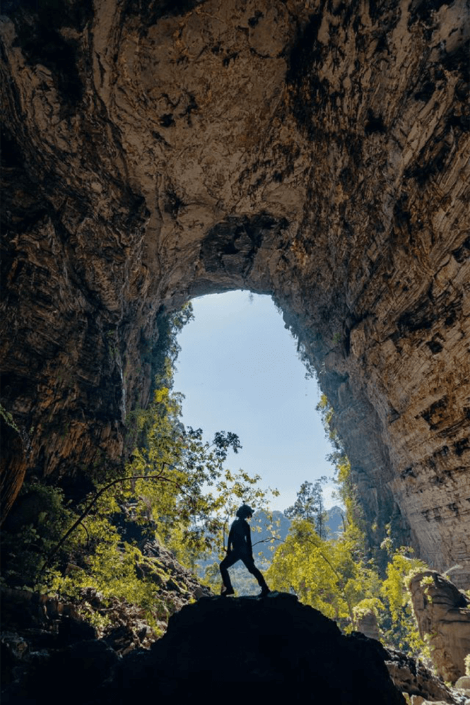 Quá khó để tới được Sơn Đoòng? Khám phá ngay hang Tú Làn cũng kỳ vĩ không kém! ảnh 11